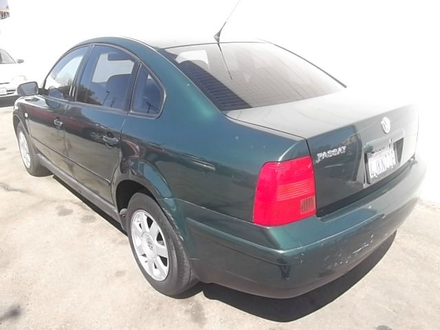 1999 Volkswagen Passat FWD 4dr Sport