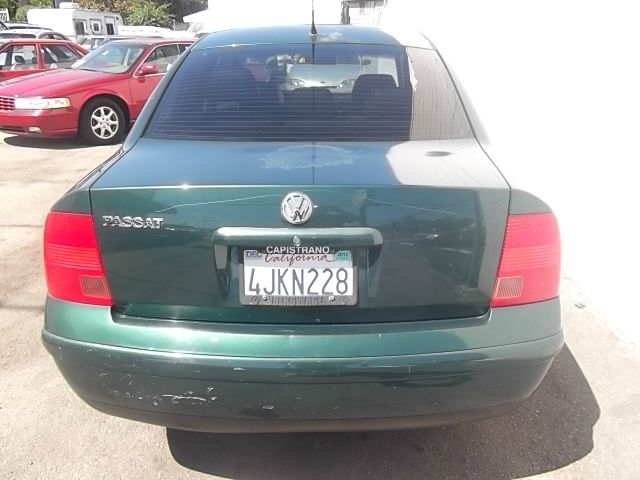 1999 Volkswagen Passat FWD 4dr Sport