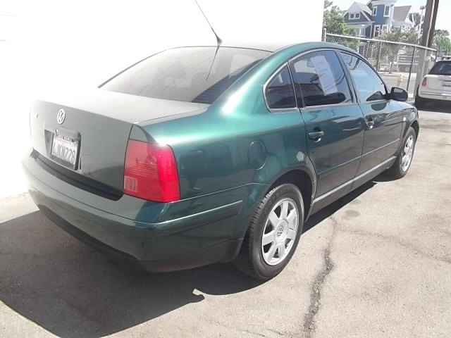 1999 Volkswagen Passat FWD 4dr Sport