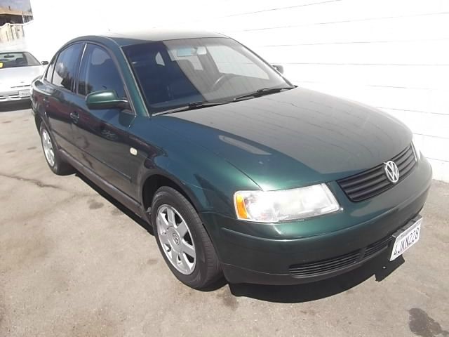 1999 Volkswagen Passat FWD 4dr Sport