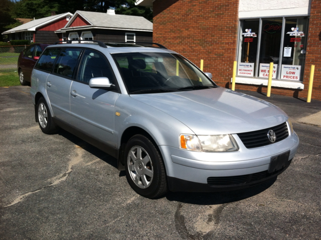 1999 Volkswagen Passat FWD 4dr Sport