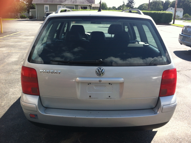 1999 Volkswagen Passat FWD 4dr Sport