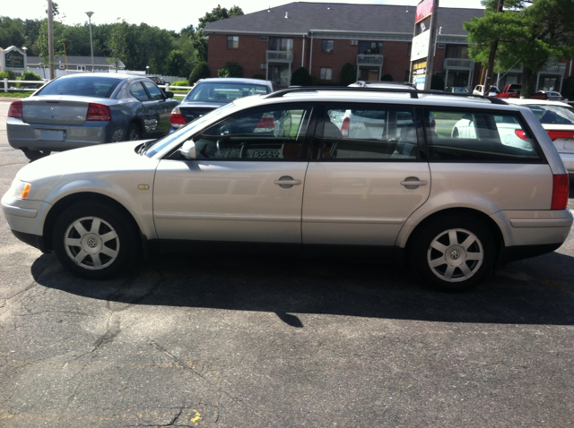 1999 Volkswagen Passat FWD 4dr Sport