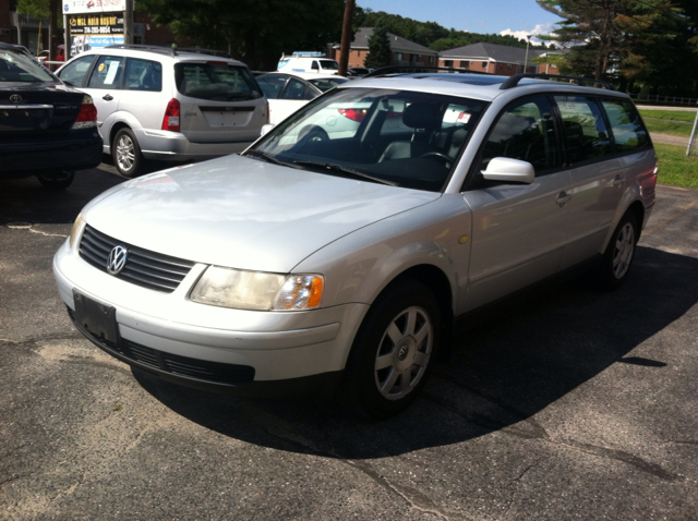 1999 Volkswagen Passat FWD 4dr Sport