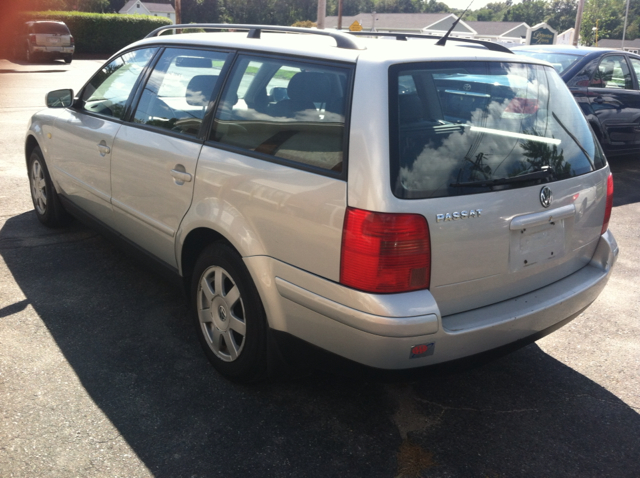 1999 Volkswagen Passat FWD 4dr Sport