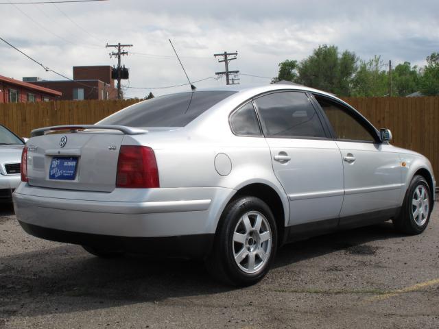 1999 Volkswagen Passat FWD 4dr Sport