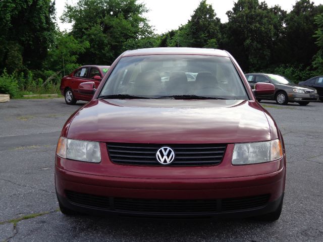 2000 Volkswagen Passat FWD 4dr Sport