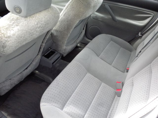 2000 Volkswagen Passat FWD 4dr Sport