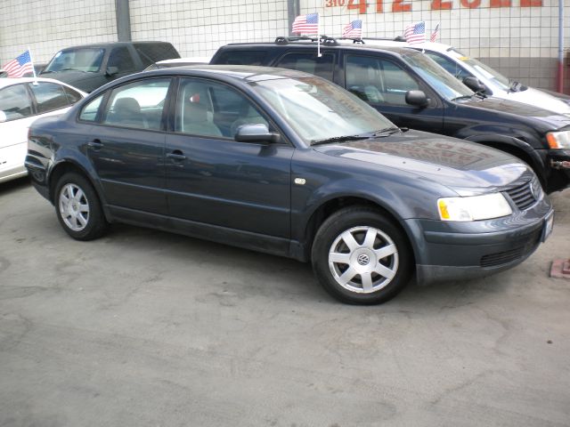 2000 Volkswagen Passat FWD 4dr Sport