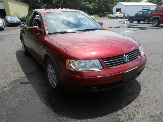 2000 Volkswagen Passat FWD 4dr Sport