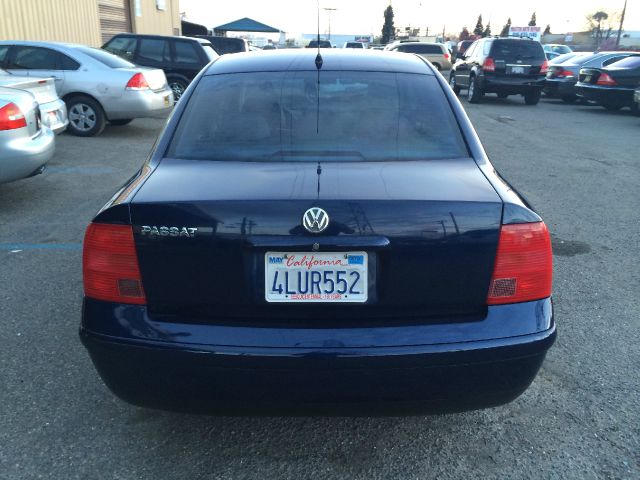 2000 Volkswagen Passat FWD 4dr Sport