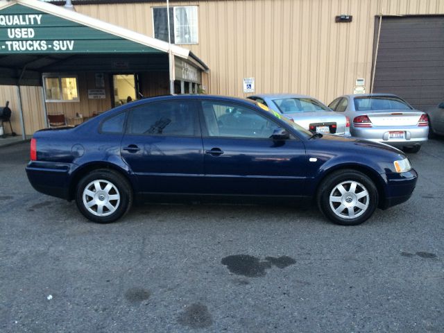 2000 Volkswagen Passat FWD 4dr Sport