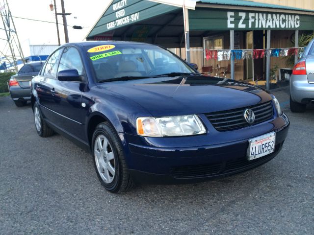 2000 Volkswagen Passat FWD 4dr Sport
