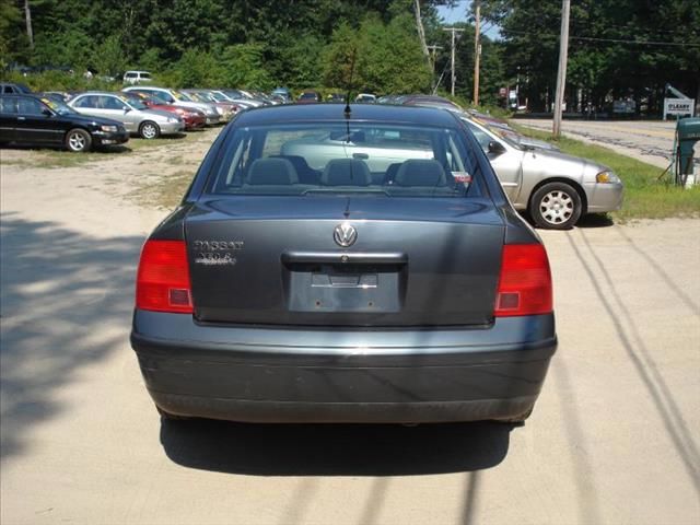 2000 Volkswagen Passat FWD 4dr Sport