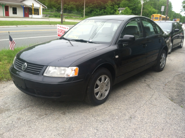 2000 Volkswagen Passat FWD 4dr Sport