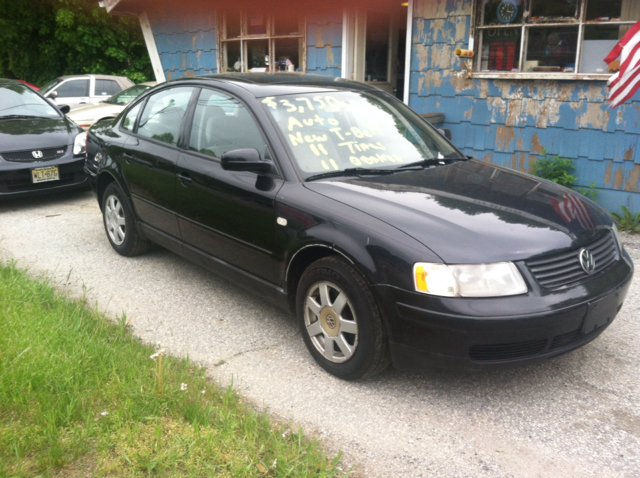 2000 Volkswagen Passat FWD 4dr Sport