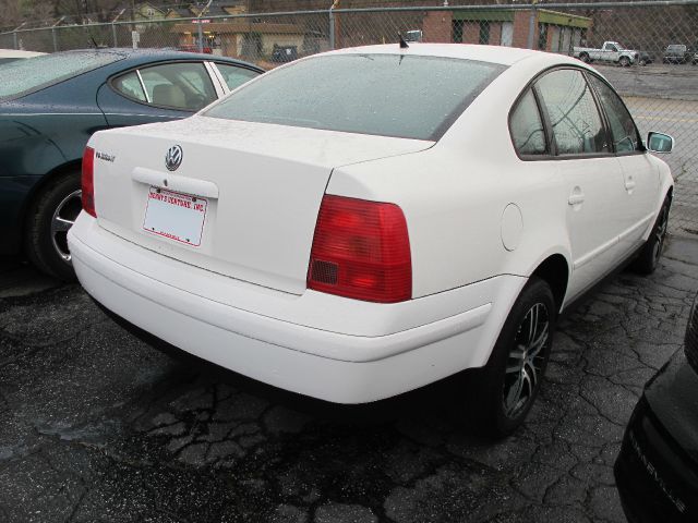 2000 Volkswagen Passat FWD 4dr Sport