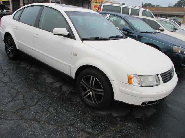 2000 Volkswagen Passat FWD 4dr Sport
