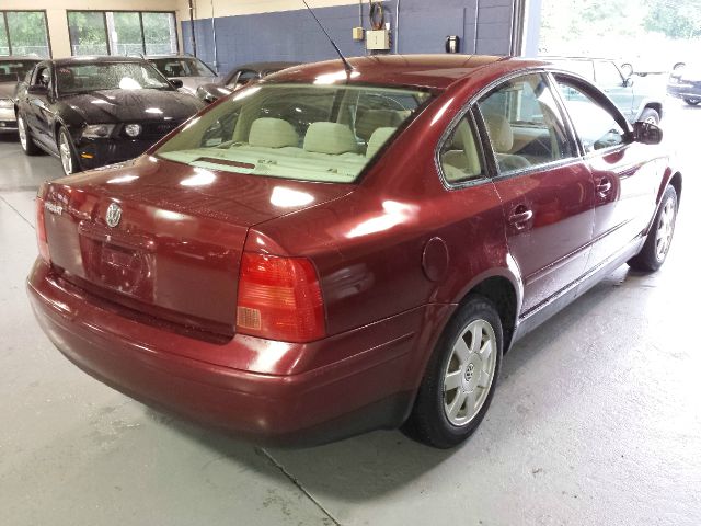 2000 Volkswagen Passat FWD 4dr Sport