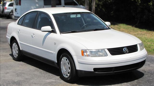 2001 Volkswagen Passat FWD 4dr Sport