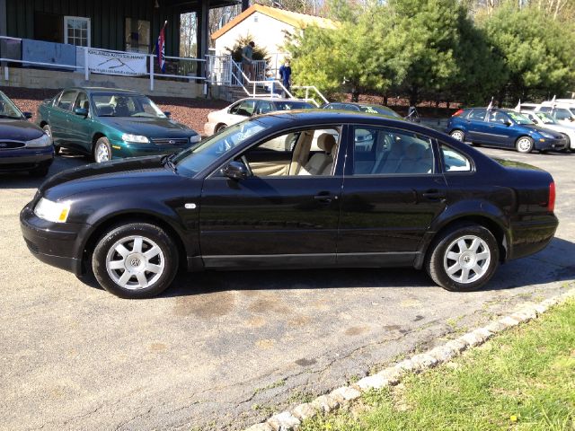 2001 Volkswagen Passat FWD 4dr Sport