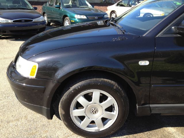 2001 Volkswagen Passat FWD 4dr Sport