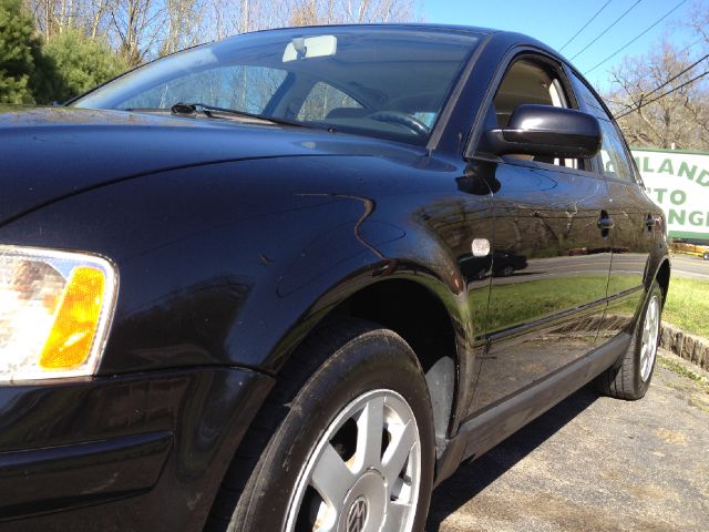 2001 Volkswagen Passat FWD 4dr Sport