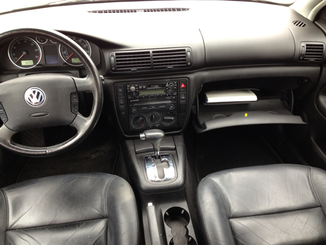 2001 Volkswagen Passat FWD 4dr Sport