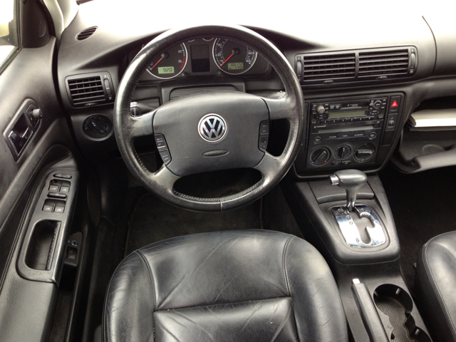 2001 Volkswagen Passat FWD 4dr Sport