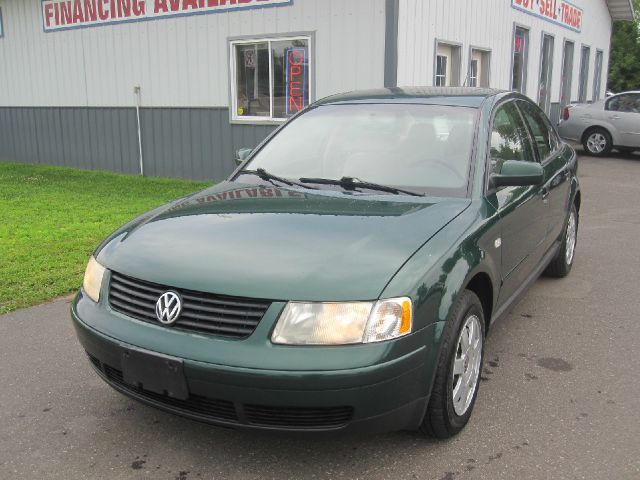 2001 Volkswagen Passat FWD 4dr Sport