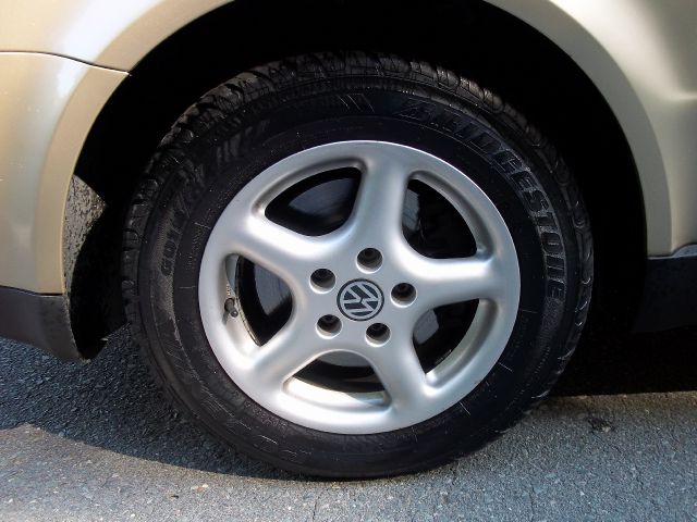 2001 Volkswagen Passat FWD 4dr Sport