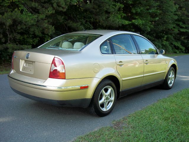 2001 Volkswagen Passat FWD 4dr Sport