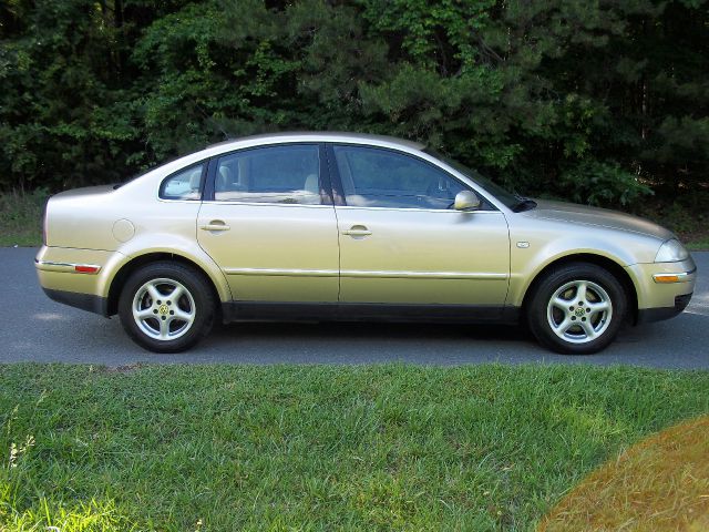 2001 Volkswagen Passat FWD 4dr Sport