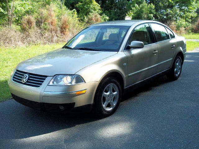 2001 Volkswagen Passat FWD 4dr Sport