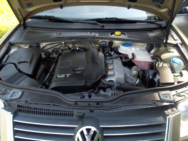 2001 Volkswagen Passat FWD 4dr Sport