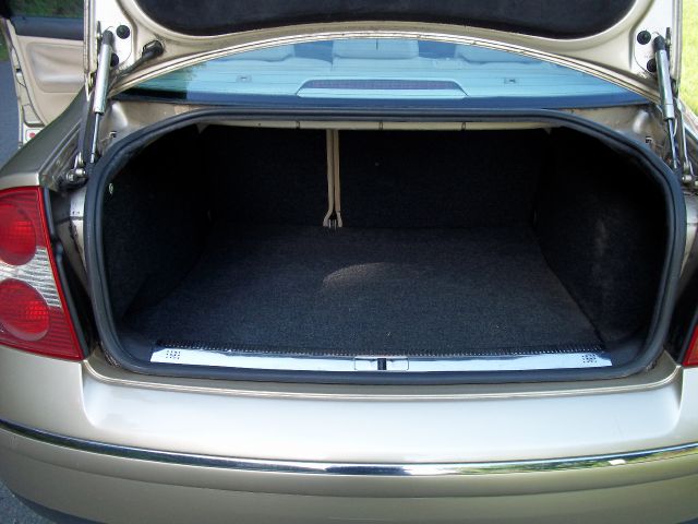 2001 Volkswagen Passat FWD 4dr Sport