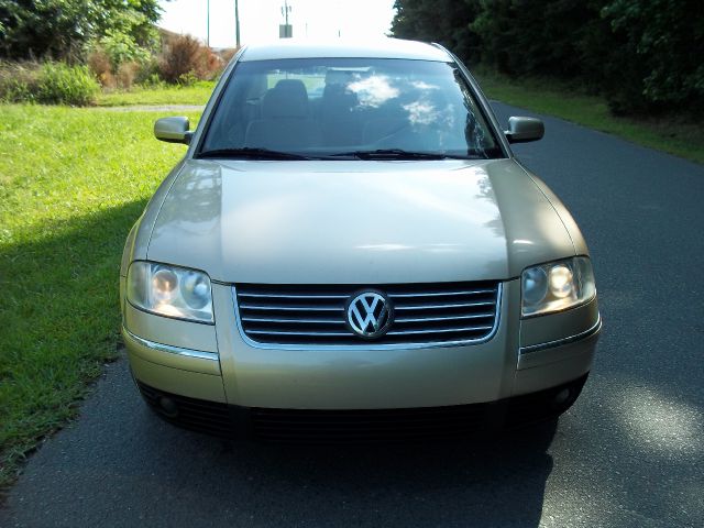 2001 Volkswagen Passat FWD 4dr Sport