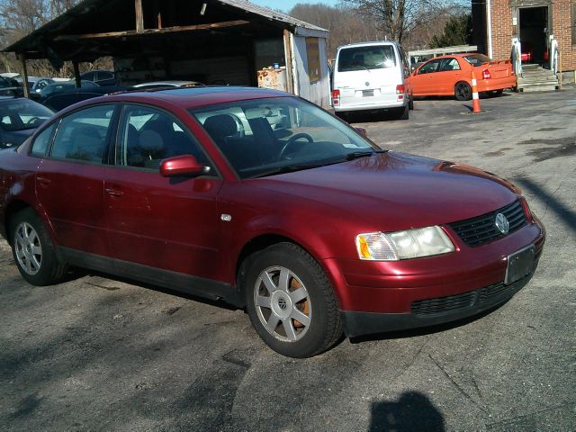 2001 Volkswagen Passat FWD 4dr Sport
