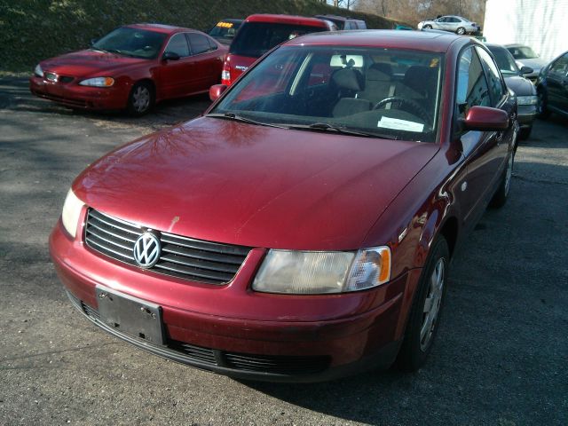 2001 Volkswagen Passat FWD 4dr Sport