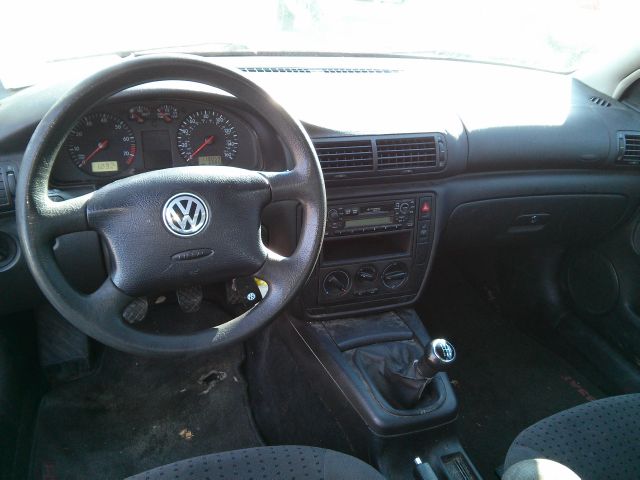 2001 Volkswagen Passat FWD 4dr Sport