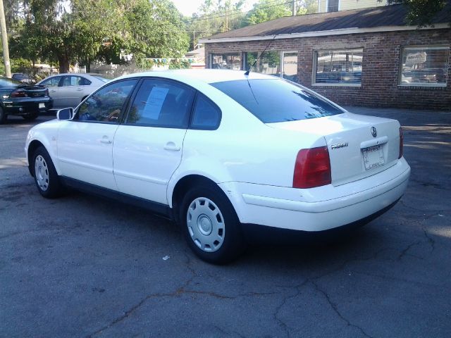 2001 Volkswagen Passat FWD 4dr Sport