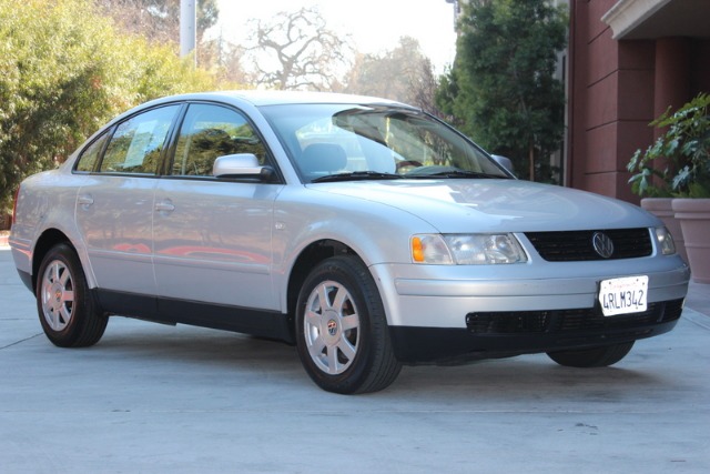 2001 Volkswagen Passat FWD 4dr Sport