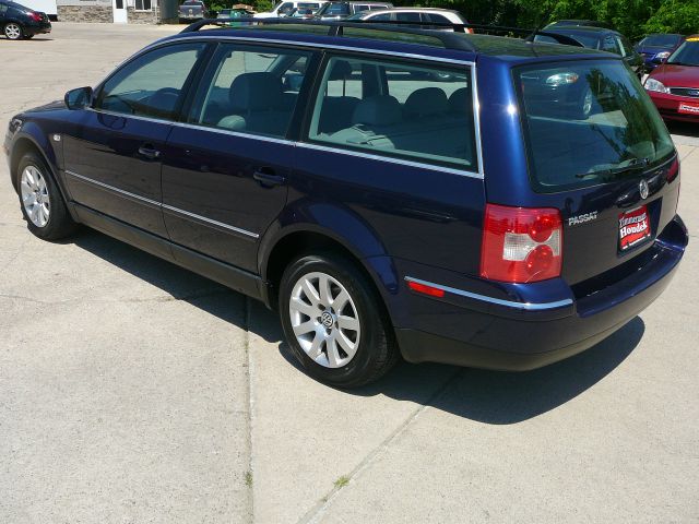 2001 Volkswagen Passat FWD 4dr Sport
