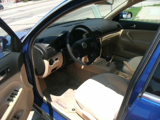 2001 Volkswagen Passat FWD 4dr Sport