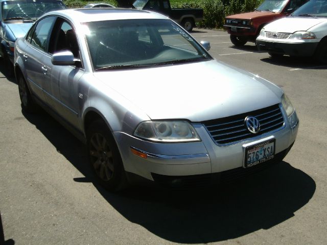 2001 Volkswagen Passat FWD 4dr Sport