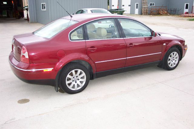 2001 Volkswagen Passat FWD 4dr Sport
