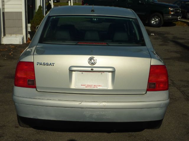 2001 Volkswagen Passat FWD 4dr Sport