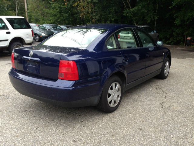 2001 Volkswagen Passat FWD 4dr Sport
