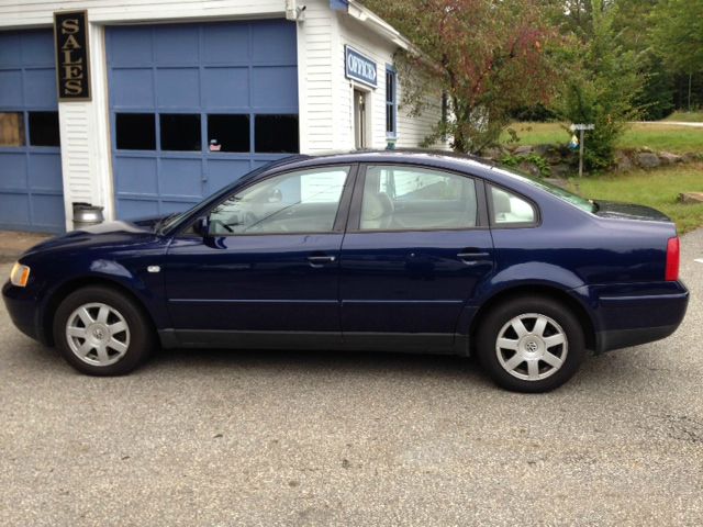 2001 Volkswagen Passat FWD 4dr Sport