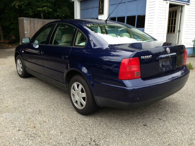 2001 Volkswagen Passat FWD 4dr Sport
